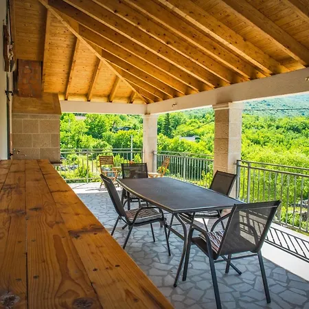 Josip Apartment *
